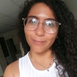 Meet your Posher, Ilia